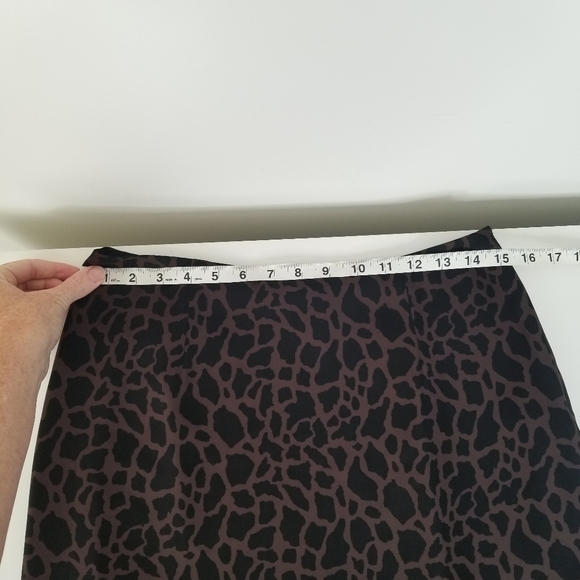 Harold's 100% Silk Brown Leopard Print Skirt Size 8 Pleated Hem - Picture 9 of 11